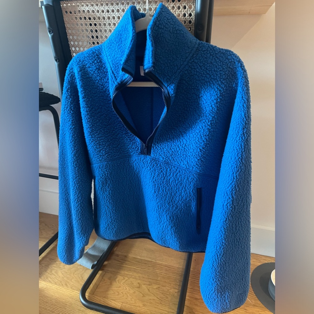 Aritzia TNA cobalt blue Sherpa